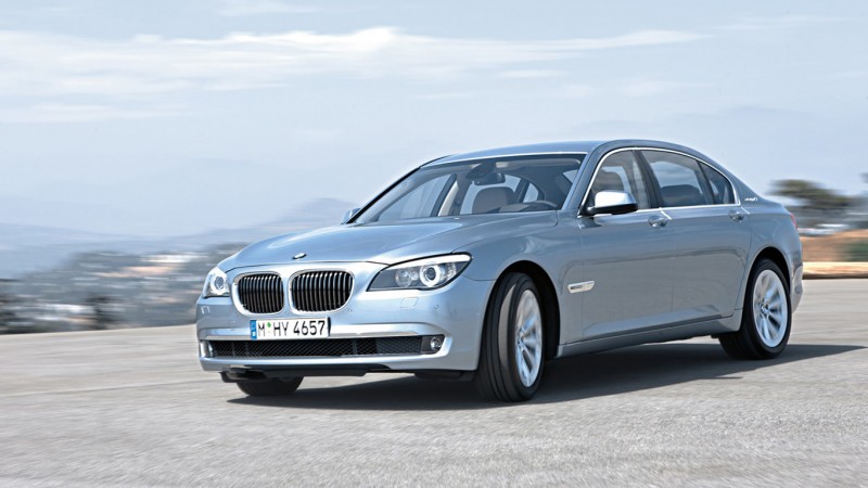 A BMW V8-as motorja már önmagában brutális teljesítményre képes