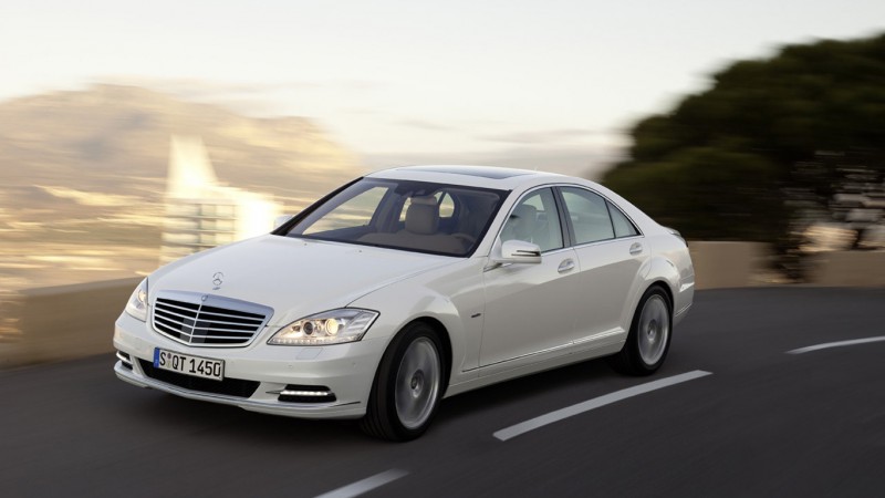 Ki van éheztetve, de azért nem szégyenkezik a Mercedes