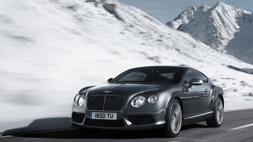 A V8 tökéletesen illik a Bentleybe. Ez a csúcsmodern erőforrás meg különösen.