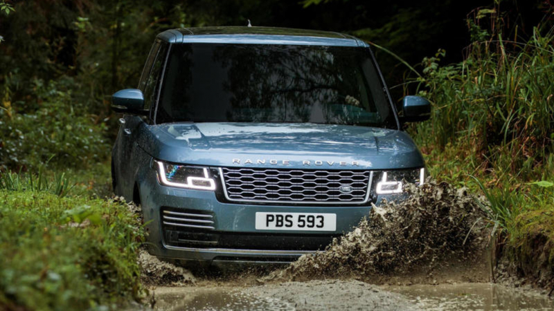 Egy Land Rover orrán elhelyezett Range Rover felirat is mutatja: a britek nem szeretik az egyszerű dolgokat