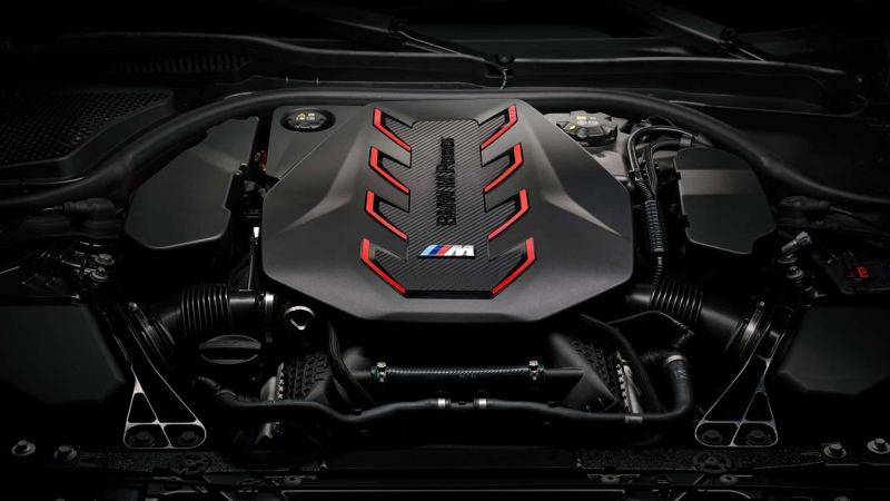 Szerencsére a V8 maradt